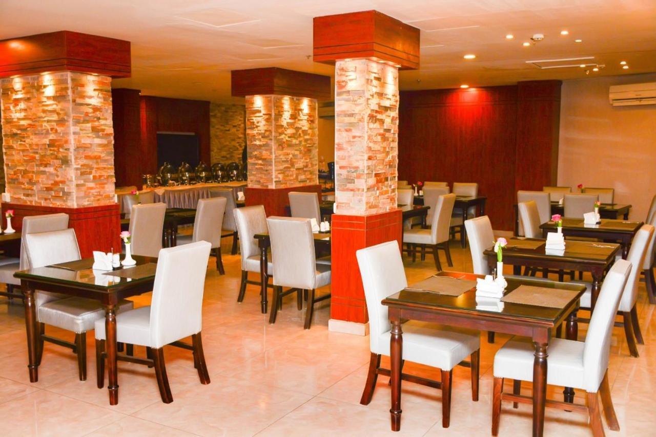 Haven Plaza 4*