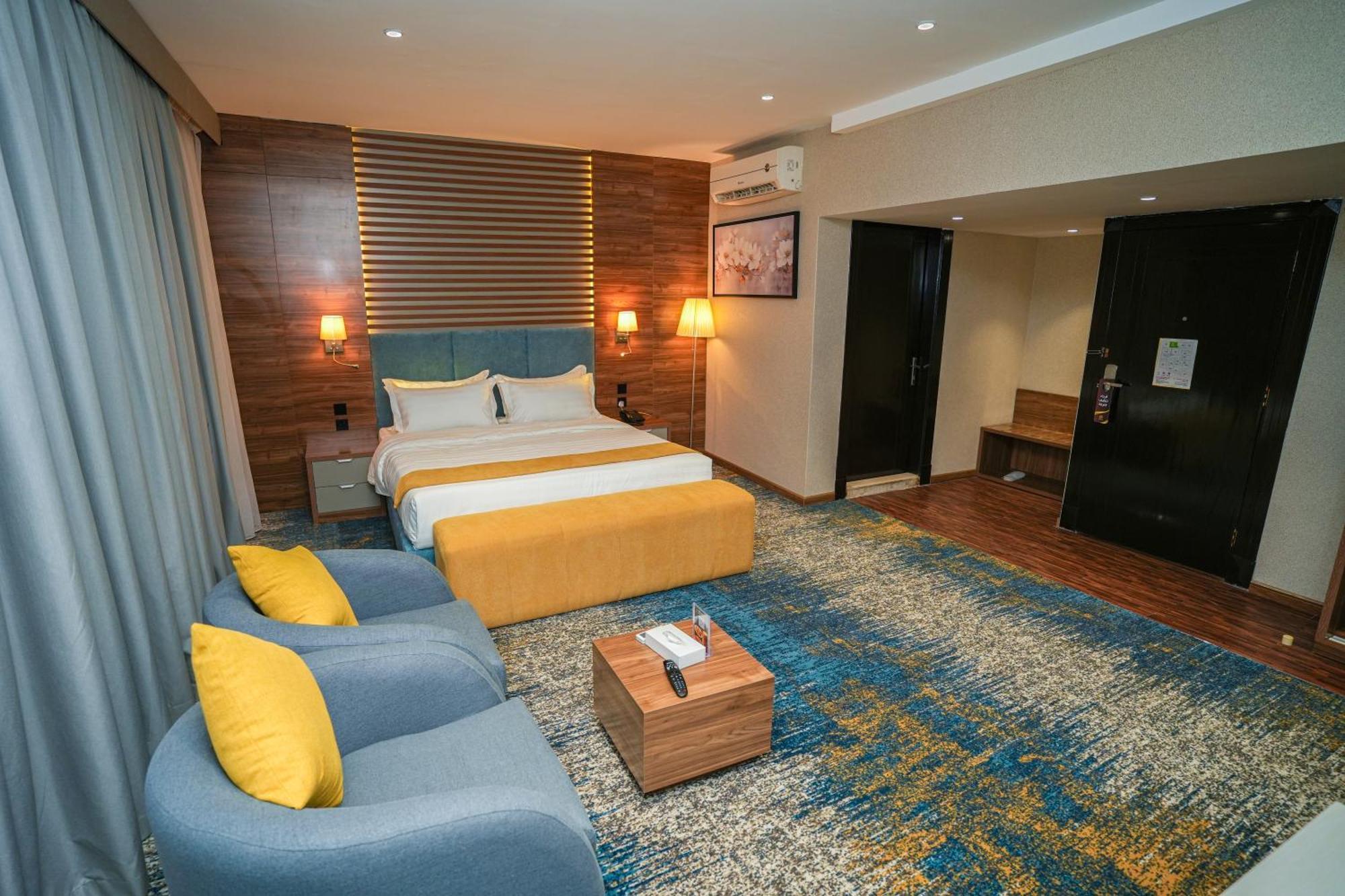Haven Plaza Hotel 4*